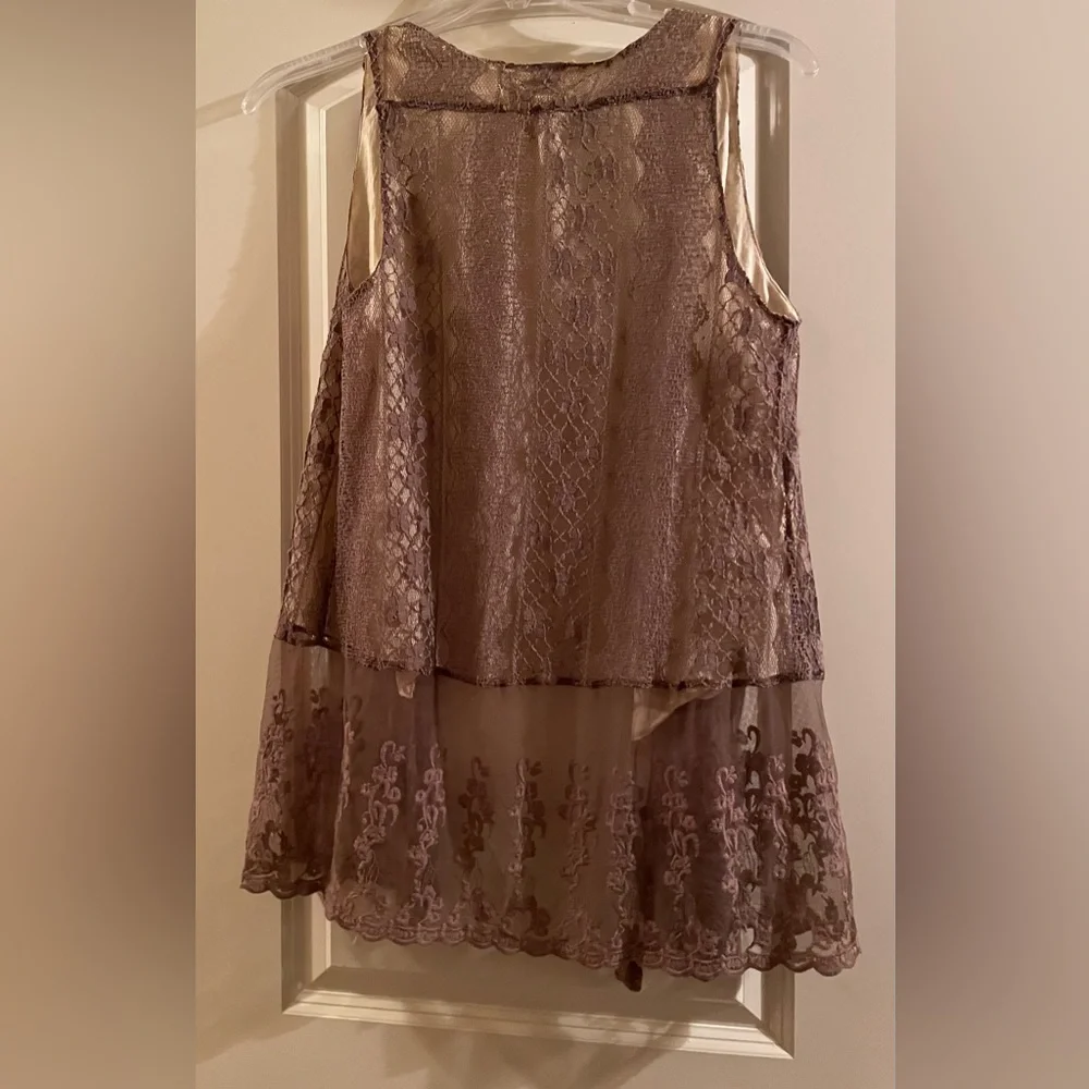 ♥️ UMGEE Victorian style Tan Ivory Lace Sleeveless Layer Top Cover Women SZ:S-M